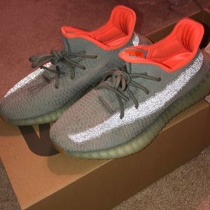 YEEZY BOOST 350 IN EXCELLENT CONDITION!!